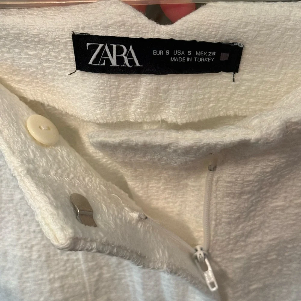 Zara Cream Textured High-Waist Women's Shorts - Picture 3 of 3